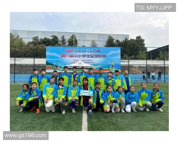 无悔爱上足球明星的青春岁月与梦想追逐之旅