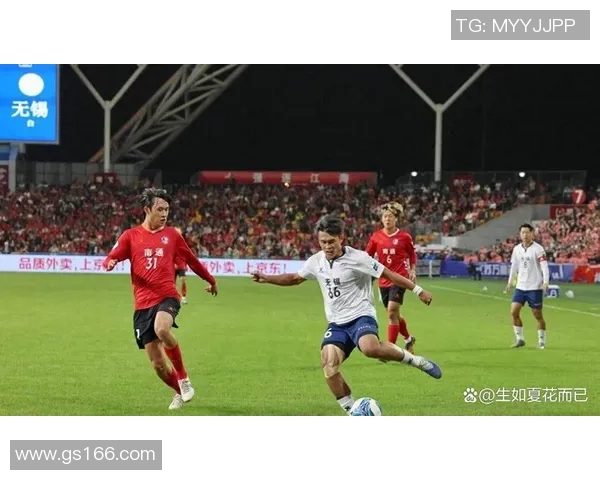 足球明星闪耀野球场激情对决引发球迷热潮 足球明星闪耀野球场激情对决引发球迷热潮